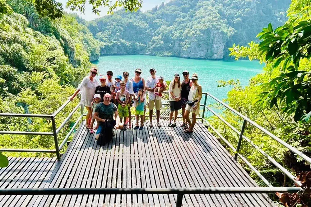 Group photo on the platform above the Emerald Lake