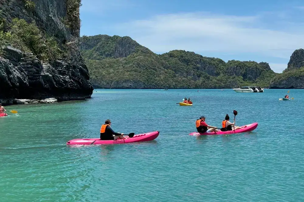 Kayakers between the islands of the marine park