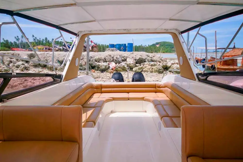 Speedboot Pearl mit zwei Motoren