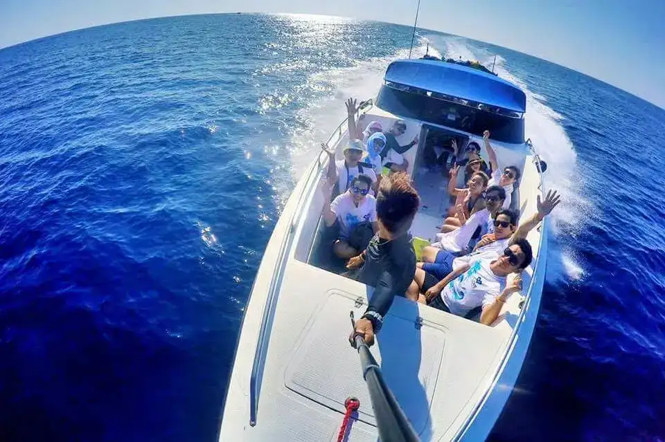Speedboat from above at full speed